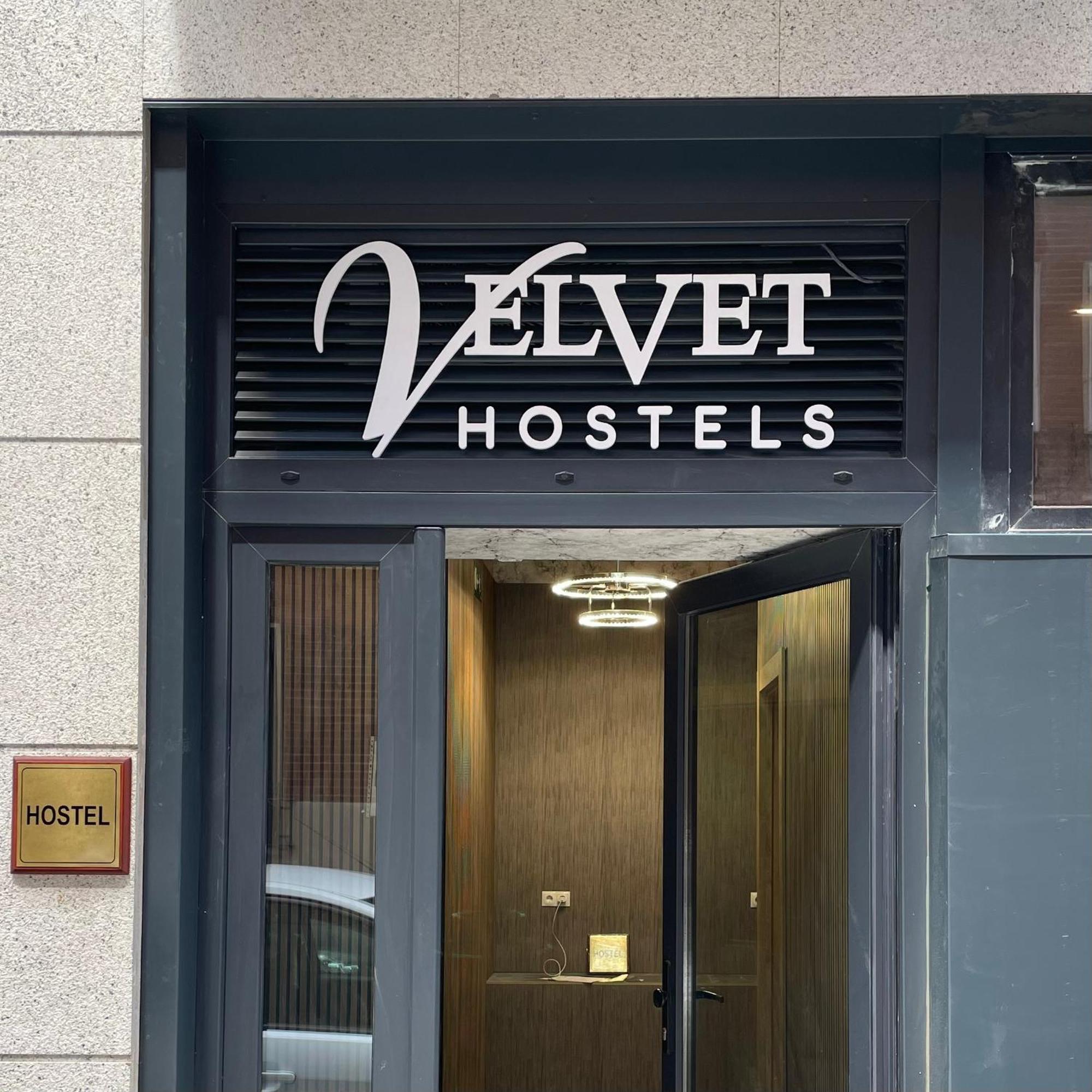 Velvet Hostels Pacifico Madrid Exteriör bild